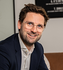 Portraitbild vom Experten "Christopher Knapp"