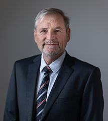 Portraitbild vom Experten "Erwin Hirner PMBA"