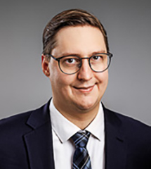 Portraitbild vom Experten "Mag iur. Wilhelm Ralf Kindlinger, CEFA"